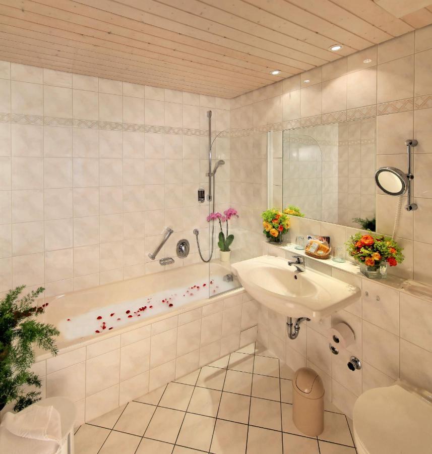 Waldhotel Fehrenbach Hinterzarten Ruang foto